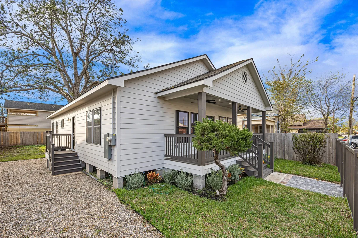 Houston Real Estate | View 2111 Chapman Street | Listing