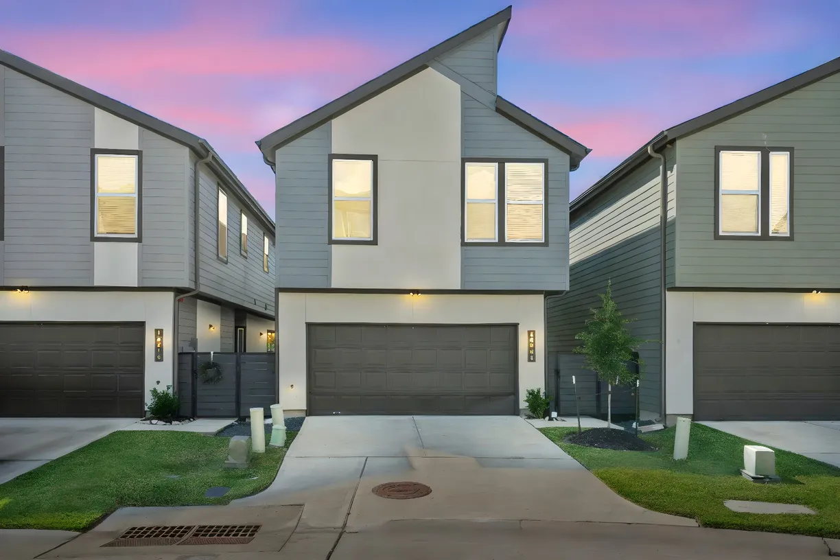 The Woodlands Real Estate | View 18306 W Centro Circle | 3 Beds, 2 Baths
