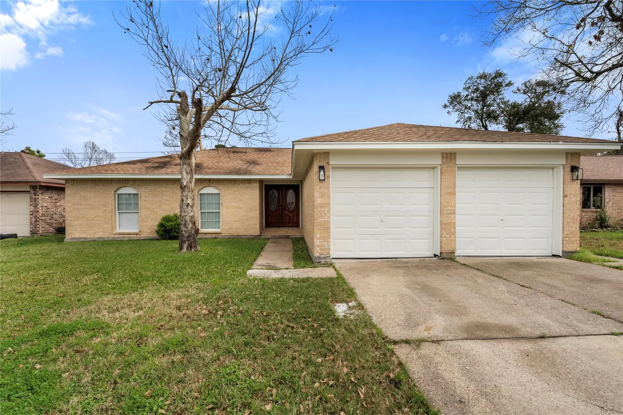 Houston Real Estate | View 1446 Castle Glen Drive | 3 Beds, 2 Baths