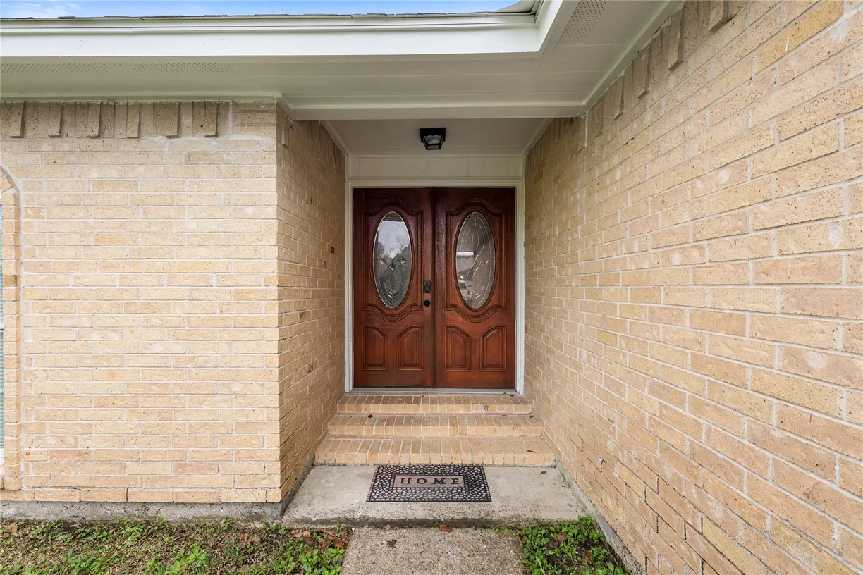 Houston Real Estate | View 1446 Castle Glen Drive | Listing