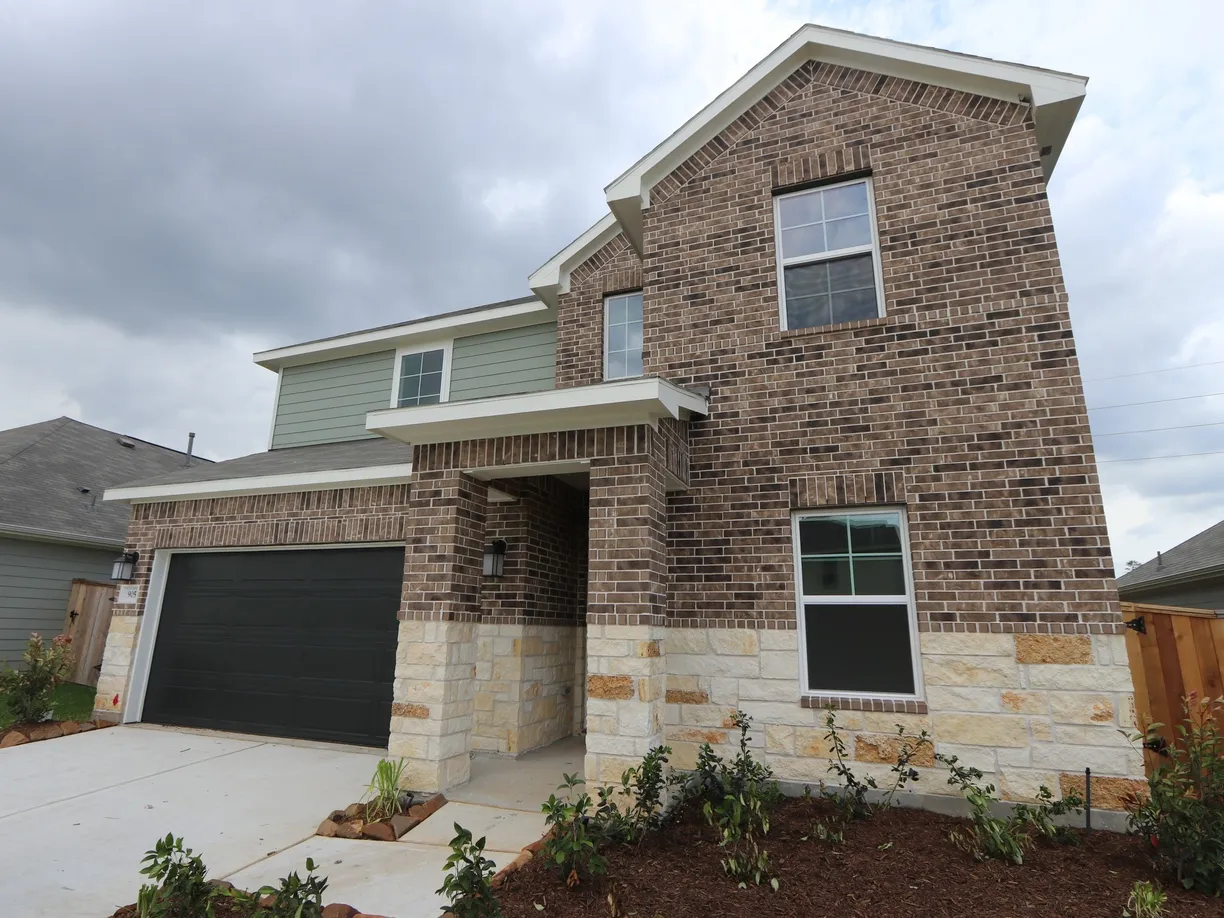 The Woodlands Real Estate | View 905 Oak Mist Lane | 5 Beds, 3 Baths