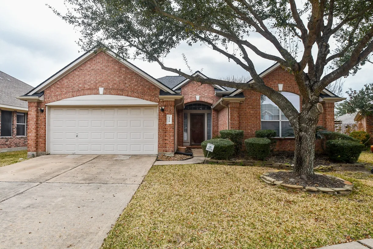 Houston Real Estate | View 9310 Gablewinn Court | 3 Beds, 2 Baths