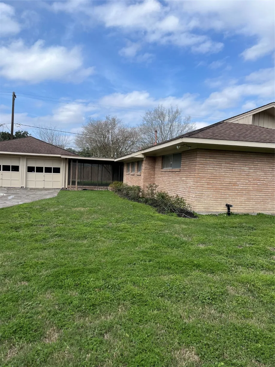Houston Real Estate | View 4610 Creekbend Drive | 3 Beds, 2 Baths
