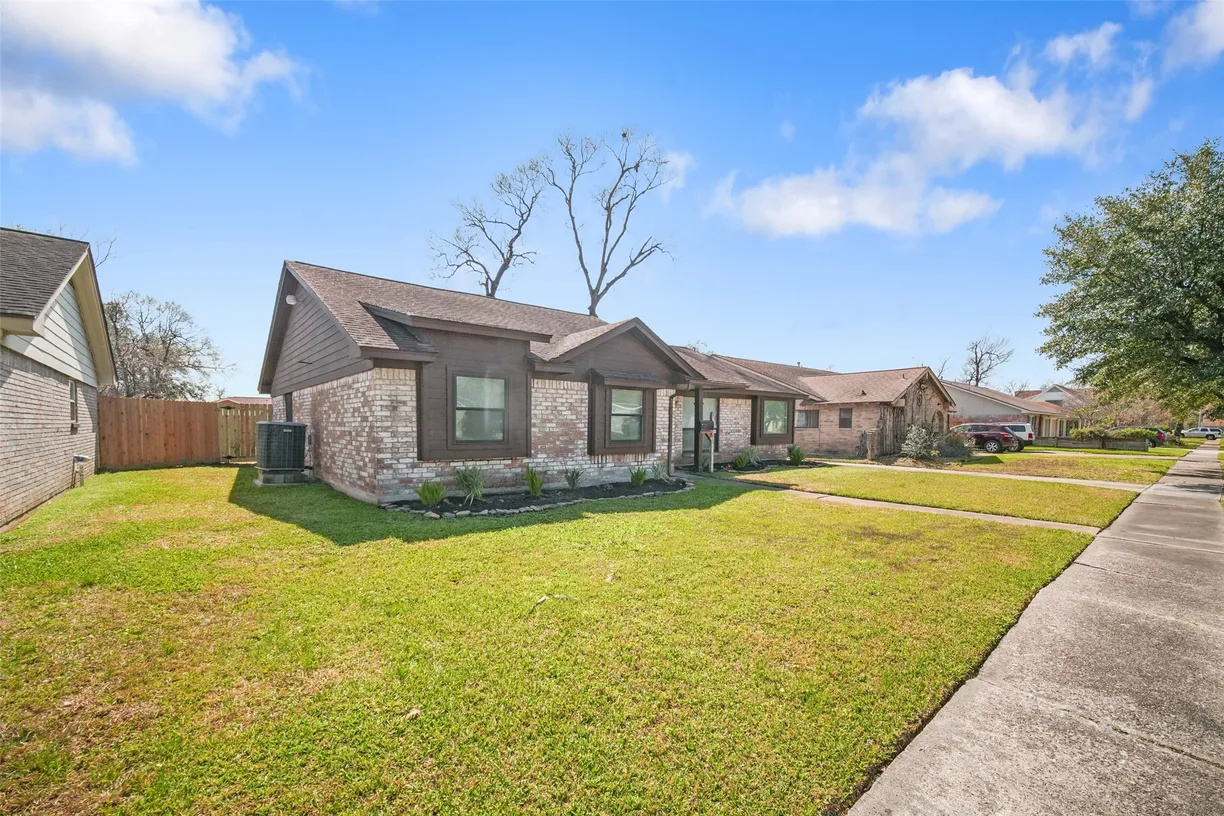 Houston Real Estate | View 14422 Roundstone Ln Lane | Listing