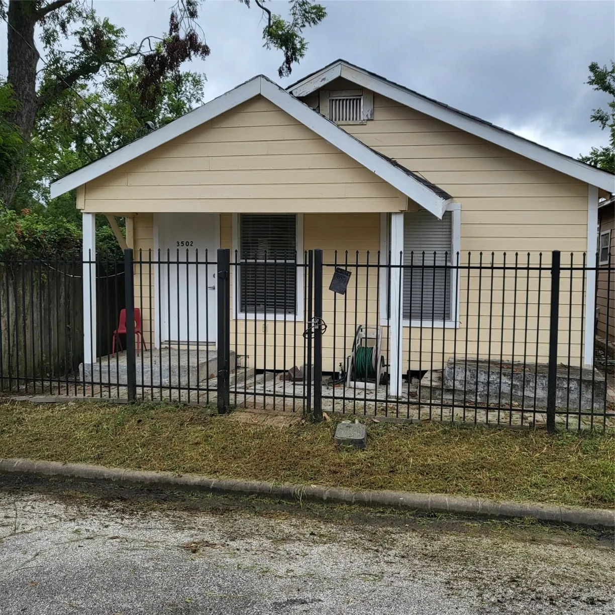 Houston Real Estate | View 3502 Europa Street | 3 Beds, 2 Baths