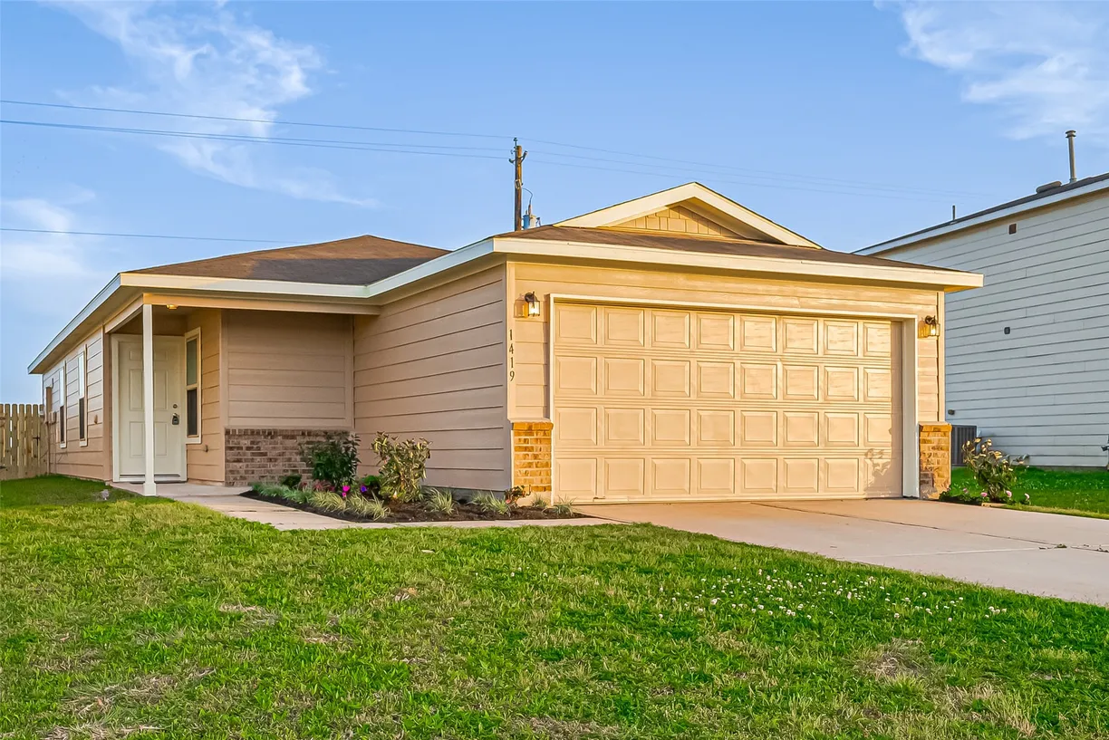 Houston Suburbs Real Estate | View 1419 Pease River Lane | 3 Beds, 2 Baths