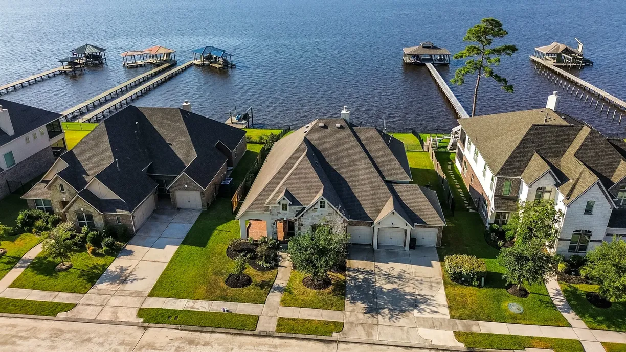 Houston Real Estate | View 8606 San Juanico Street | 4 Beds, 3 Baths