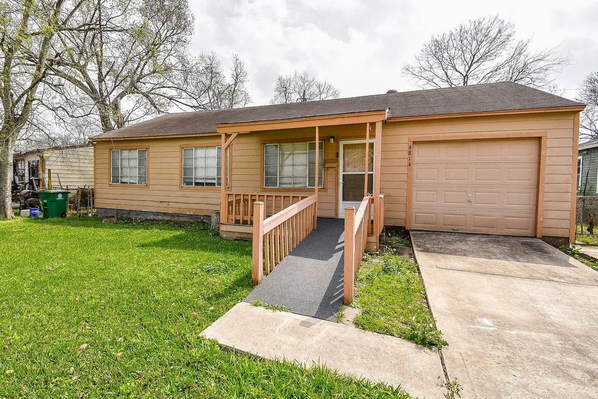 Houston Real Estate | View 4814 Scenic Drive | Listing