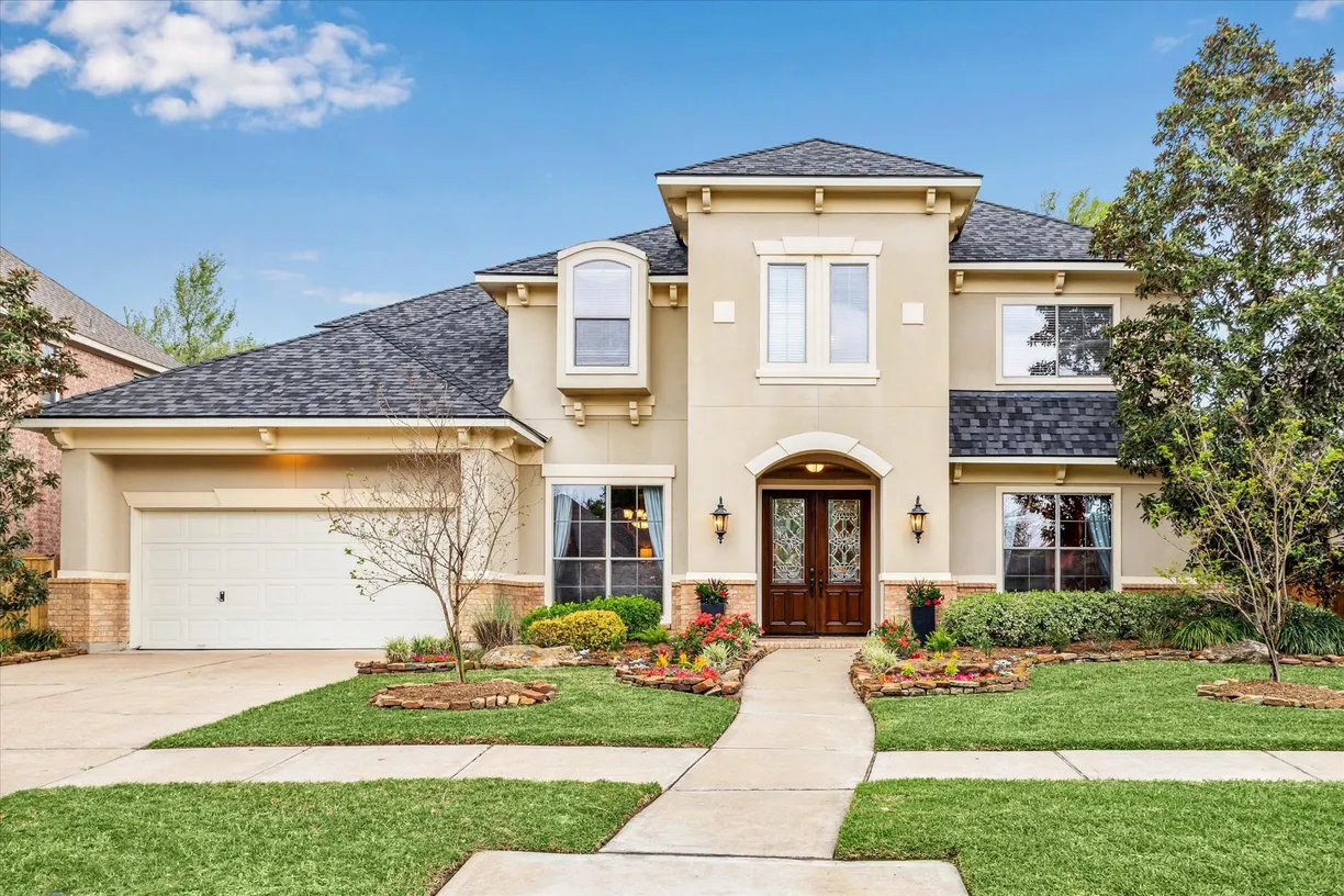 Houston Suburbs Real Estate | View 1911 Shadow Bend Drive | 5 Beds, 4 Baths