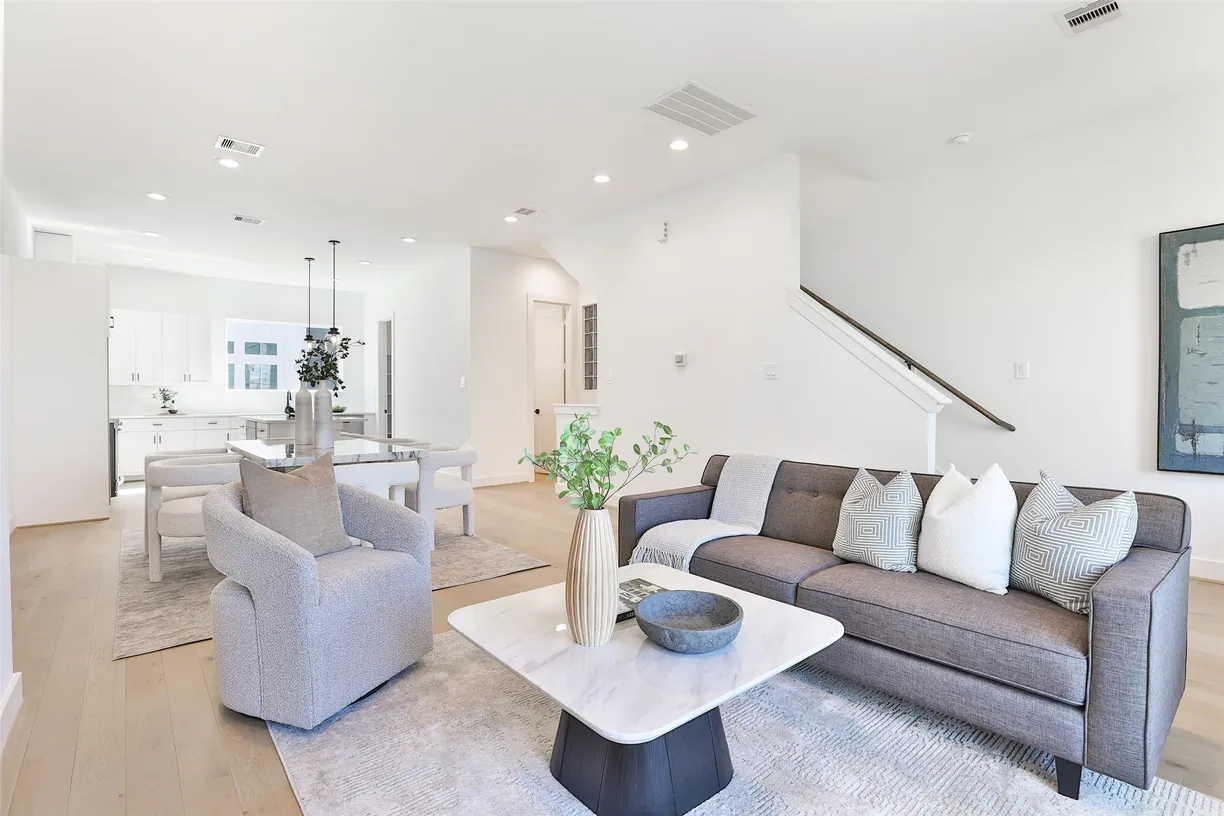 Houston Real Estate | View 1020 W 15th 1/2 Street, B | 3 Beds, 3 Baths