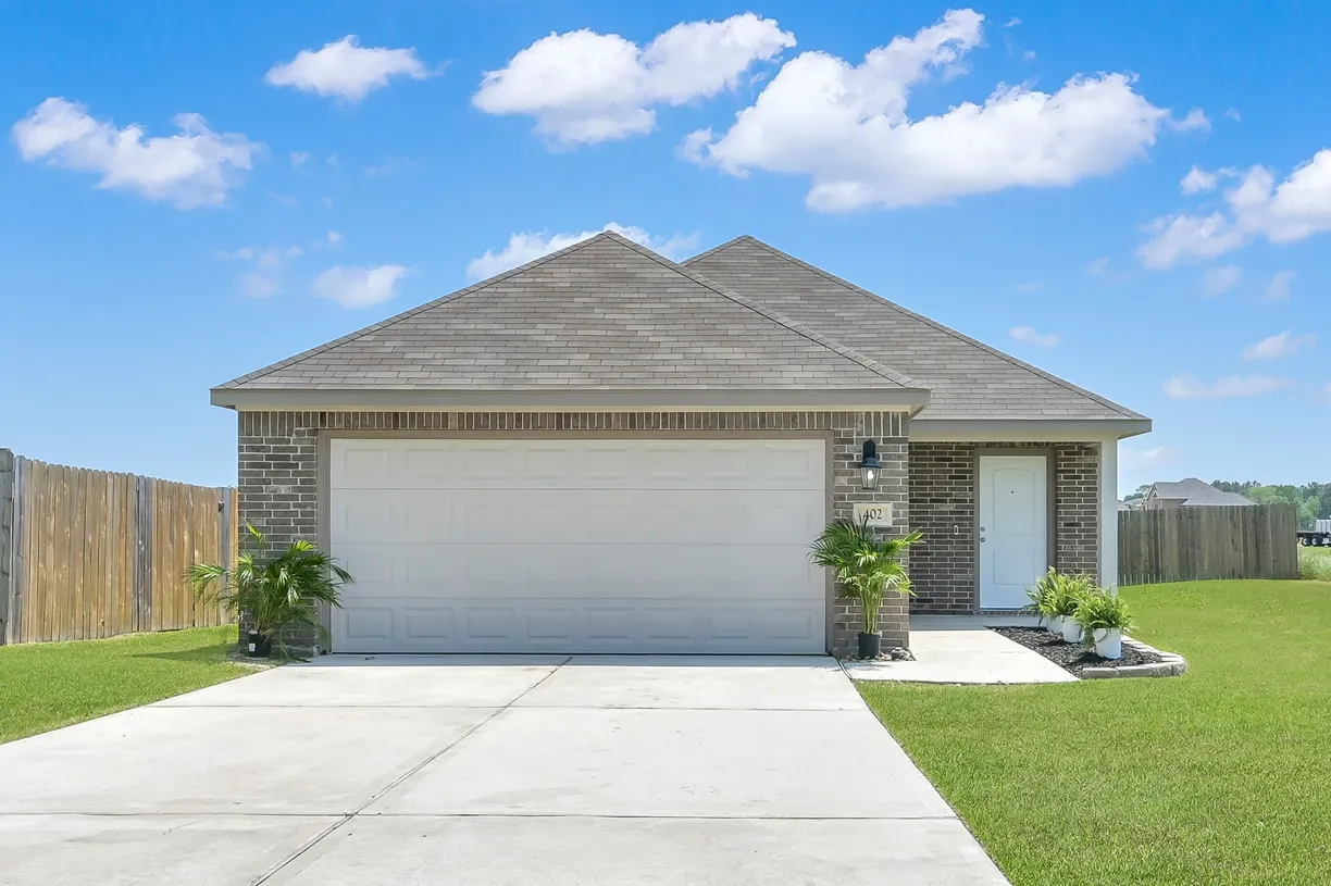 Houston Real Estate | View 402 Terra Vista Circle | 3 Beds, 2 Baths