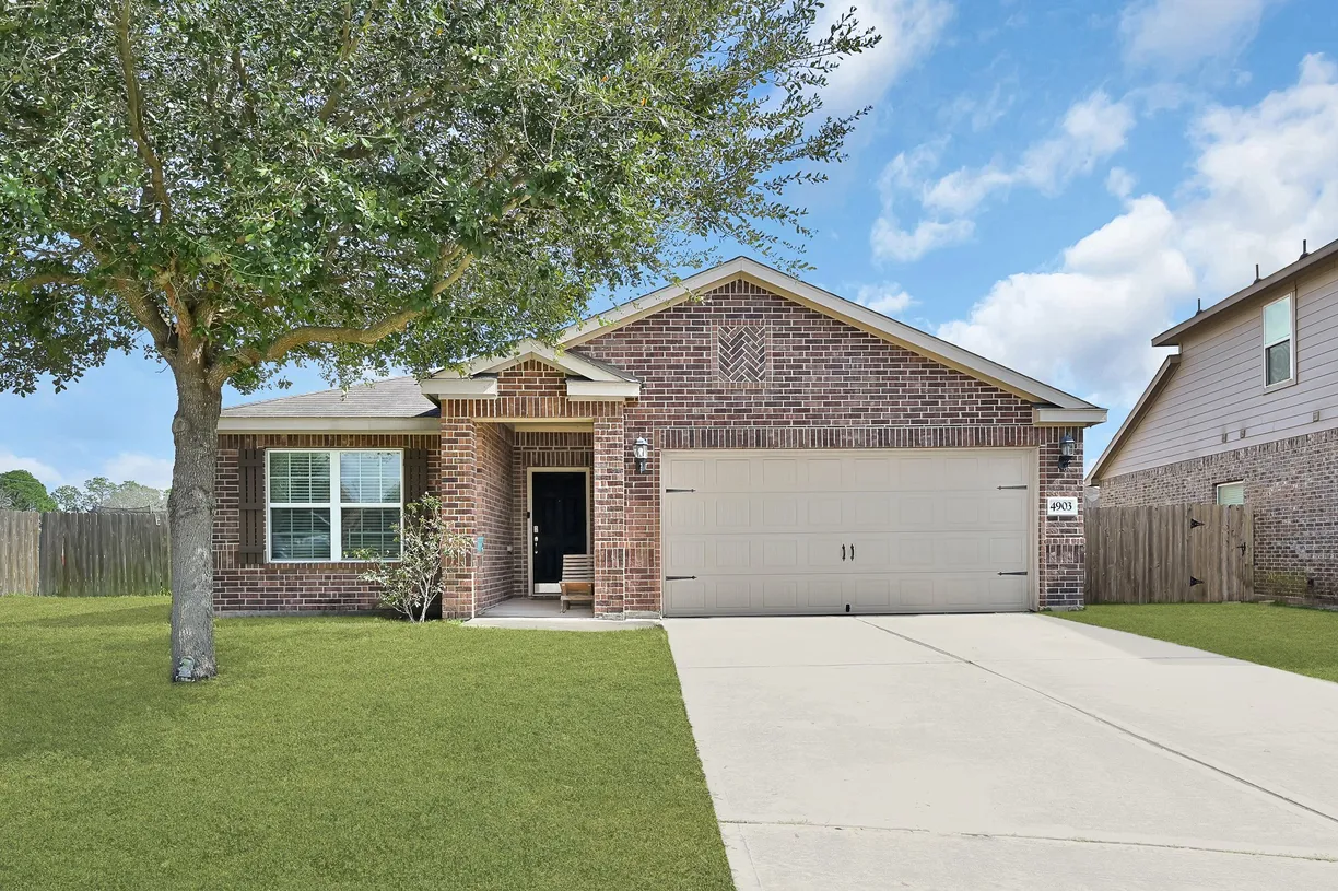 Houston Real Estate | View 4903 Arbury Hill Lane | 3 Beds, 2 Baths