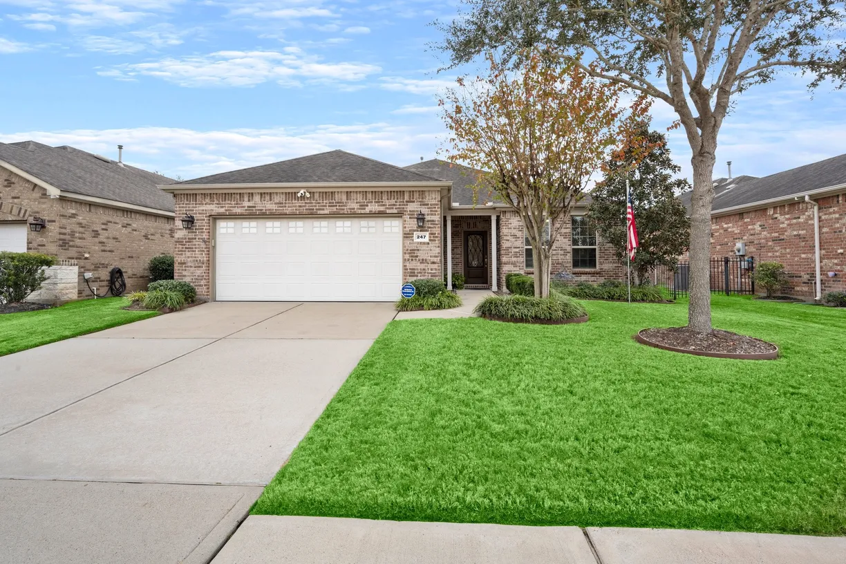 Houston Real Estate | View 247 Ranch House Lane | 2 Beds, 2 Baths