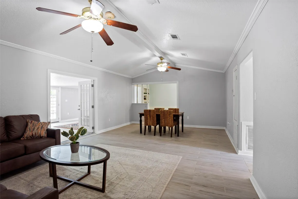 Houston Real Estate | View 1916 Tracy Lynn Lane | Listing