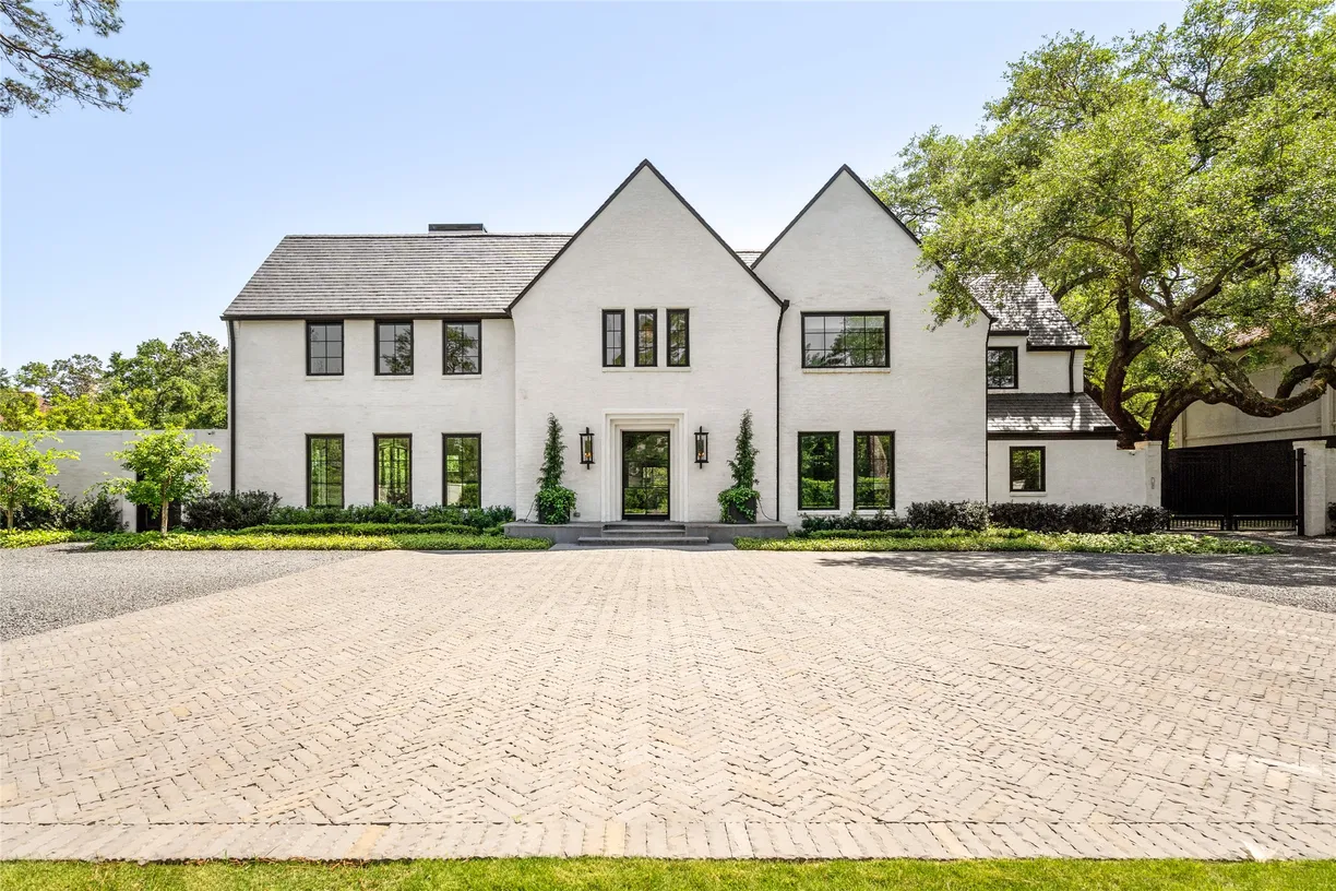 Houston Real Estate | View 929 Kirby Drive | 5 Beds, 5 Baths