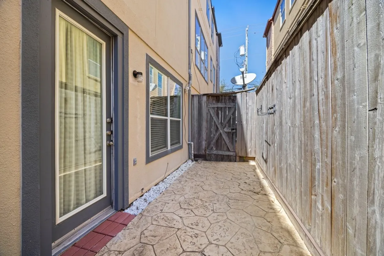 Houston Real Estate | View 5735 Kansas Street | Listing