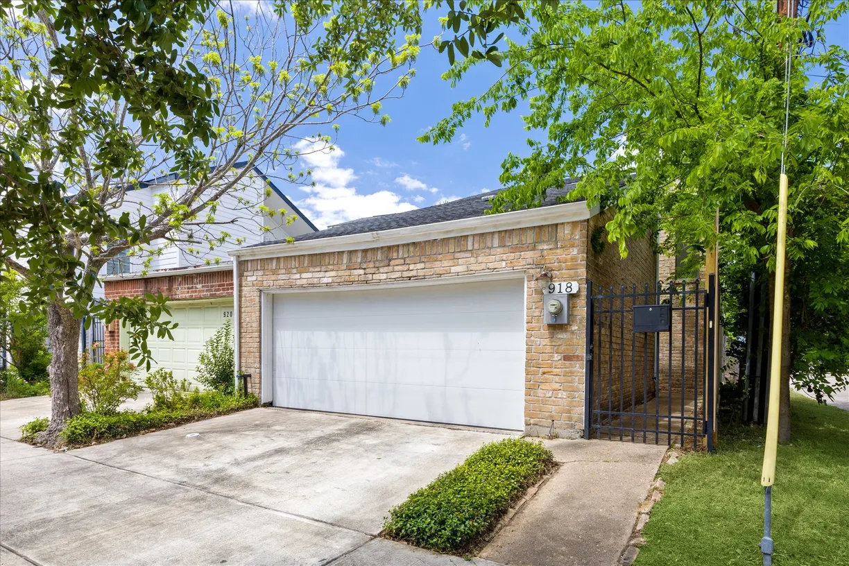 Houston Real Estate | View 918 W Main Street | 2 Beds, 2 Baths