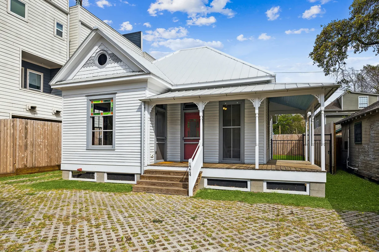 Houston Real Estate | View 1214 Crockett Street | 2 Beds, 1 Bath