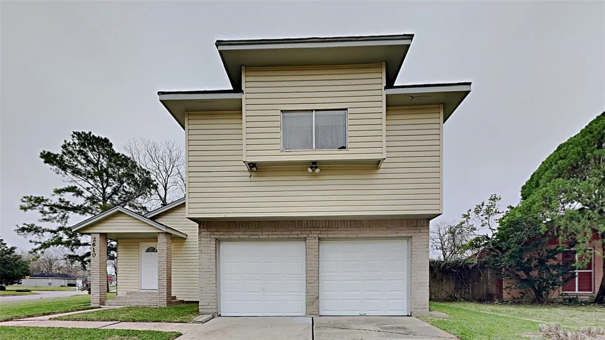 Houston Real Estate | View 2610 S Belgravia Drive | 3 Beds, 2 Baths