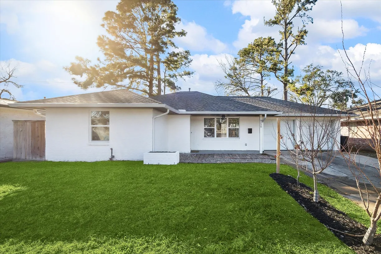 Houston Real Estate | View 1239 Clovis Road | 2 Beds, 2 Baths