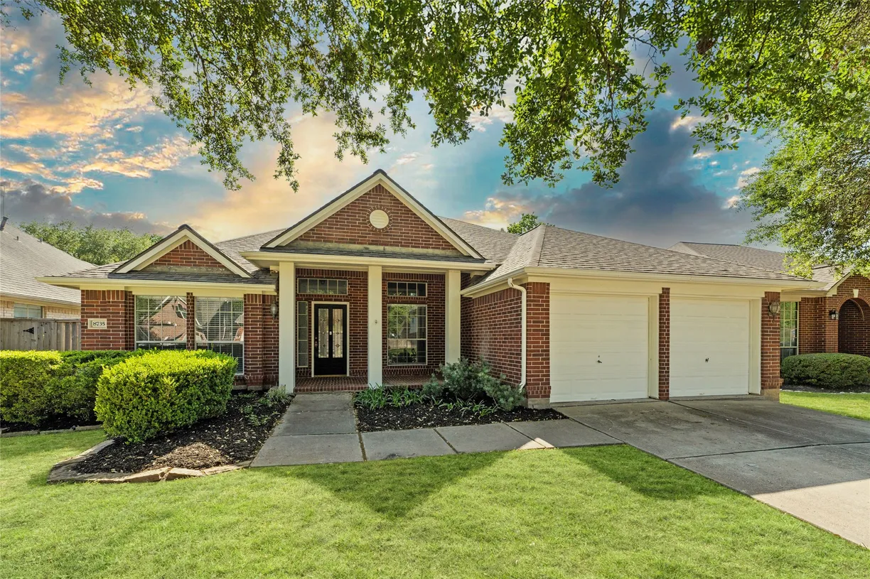 Houston Suburbs Real Estate | View 8735 River Wind Drive | 4 Beds, 2 Baths