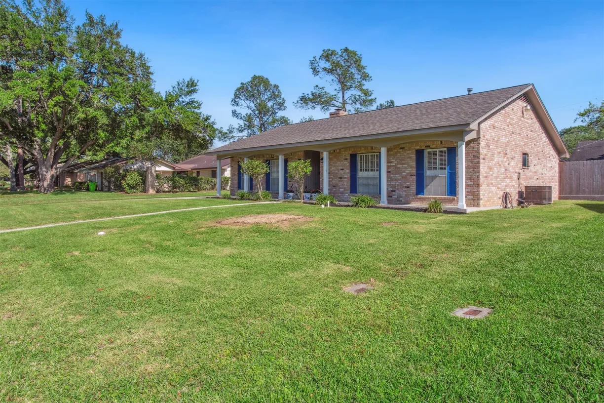 Houston Real Estate | View 1819 Laurel Oaks Drive | Listing