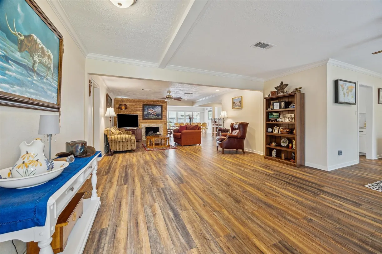 Houston Real Estate | View 914 Marys Court | Listing