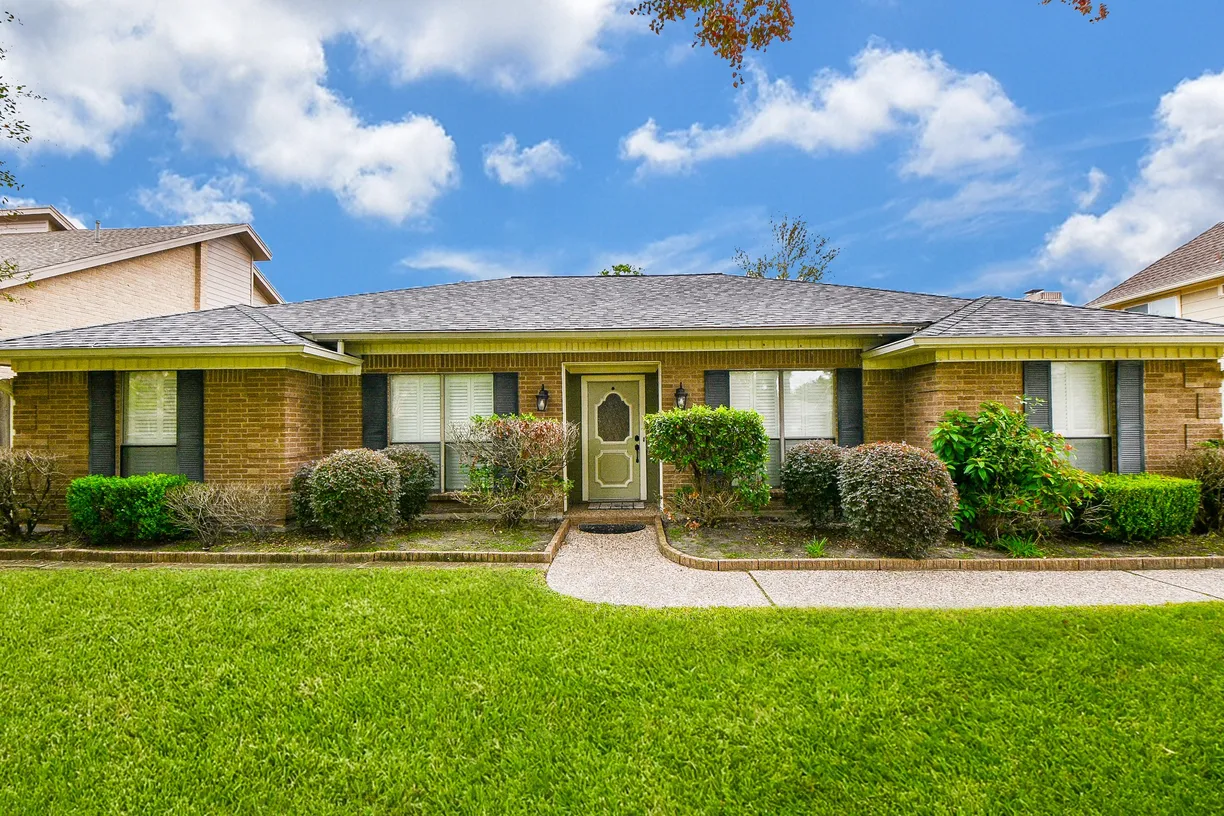Houston Real Estate | View 3018 Kismet Lane | 3 Beds, 2 Baths