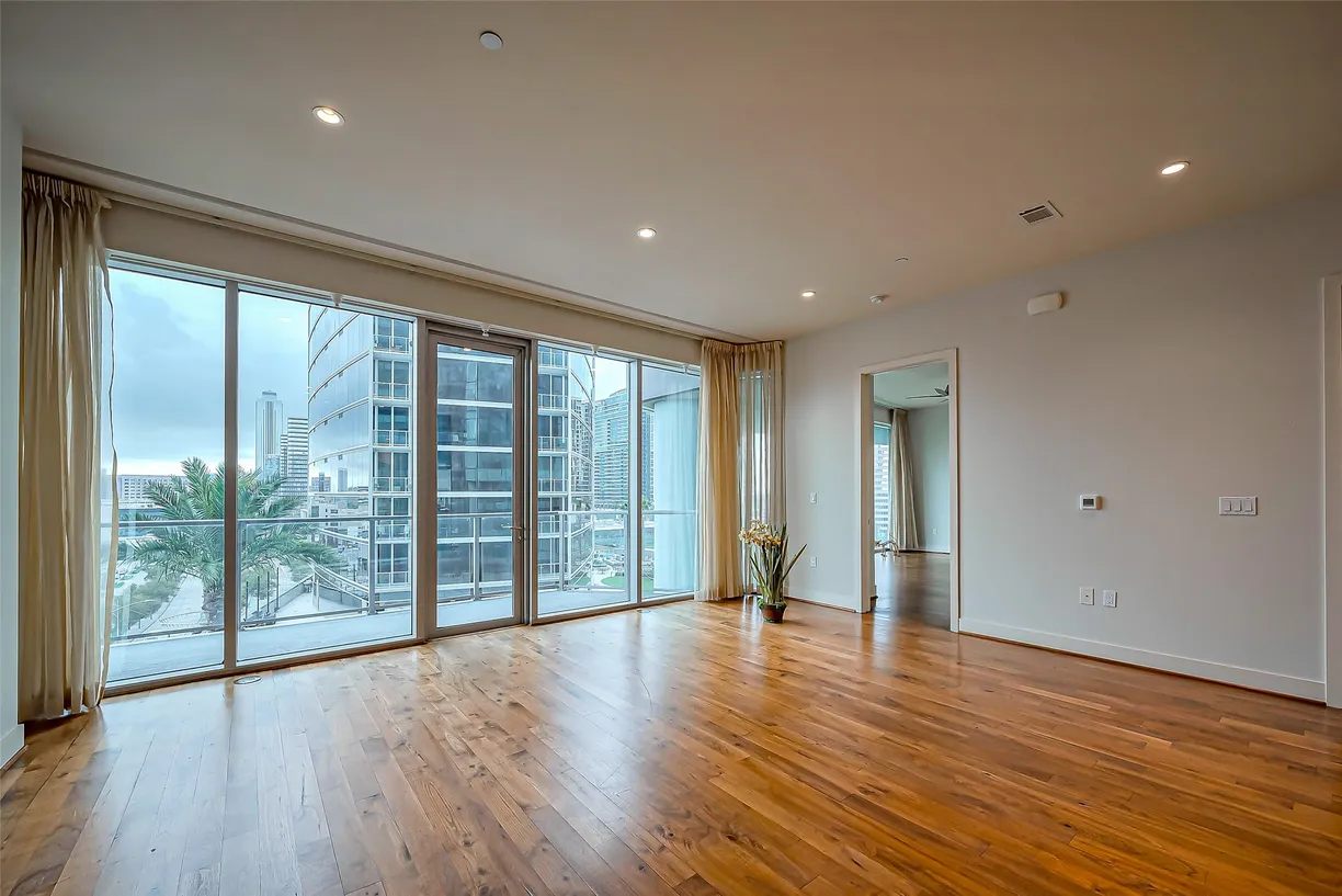 Houston Real Estate | View 1600 Post Oak Boulevard, 1006 | 1 Bed, 1 Bath