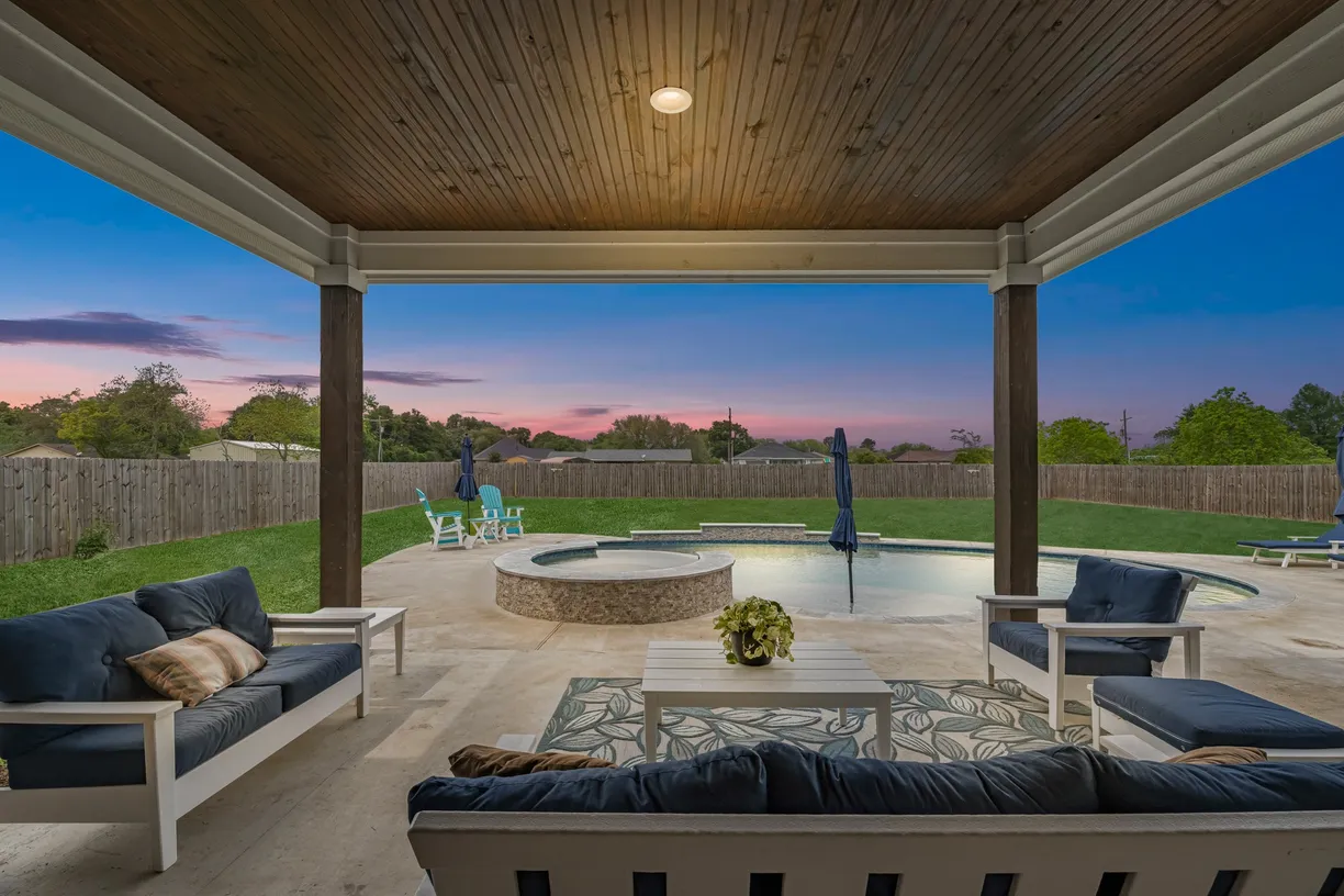 Houston Real Estate | View 911 Oak Street | Listing
