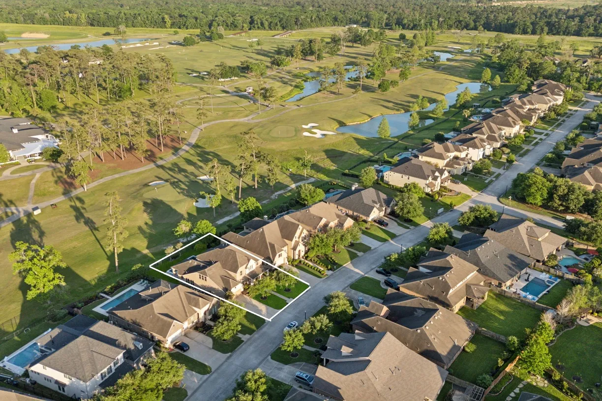 Houston Real Estate | View 8227 Caroline Ridge Drive | 4 Beds, 3 Baths