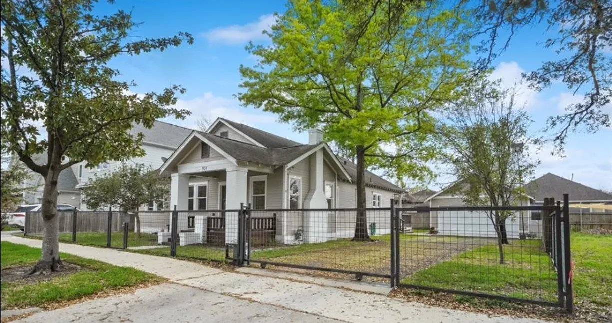 Houston Real Estate | View 931 Louise Street | 3 Beds, 2 Baths