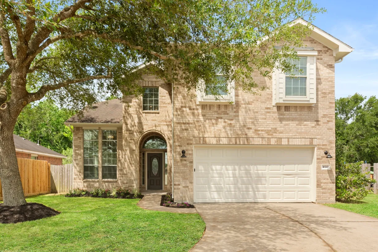 Houston Real Estate | View 1020 Jefferson Street | 4 Beds, 2 Baths