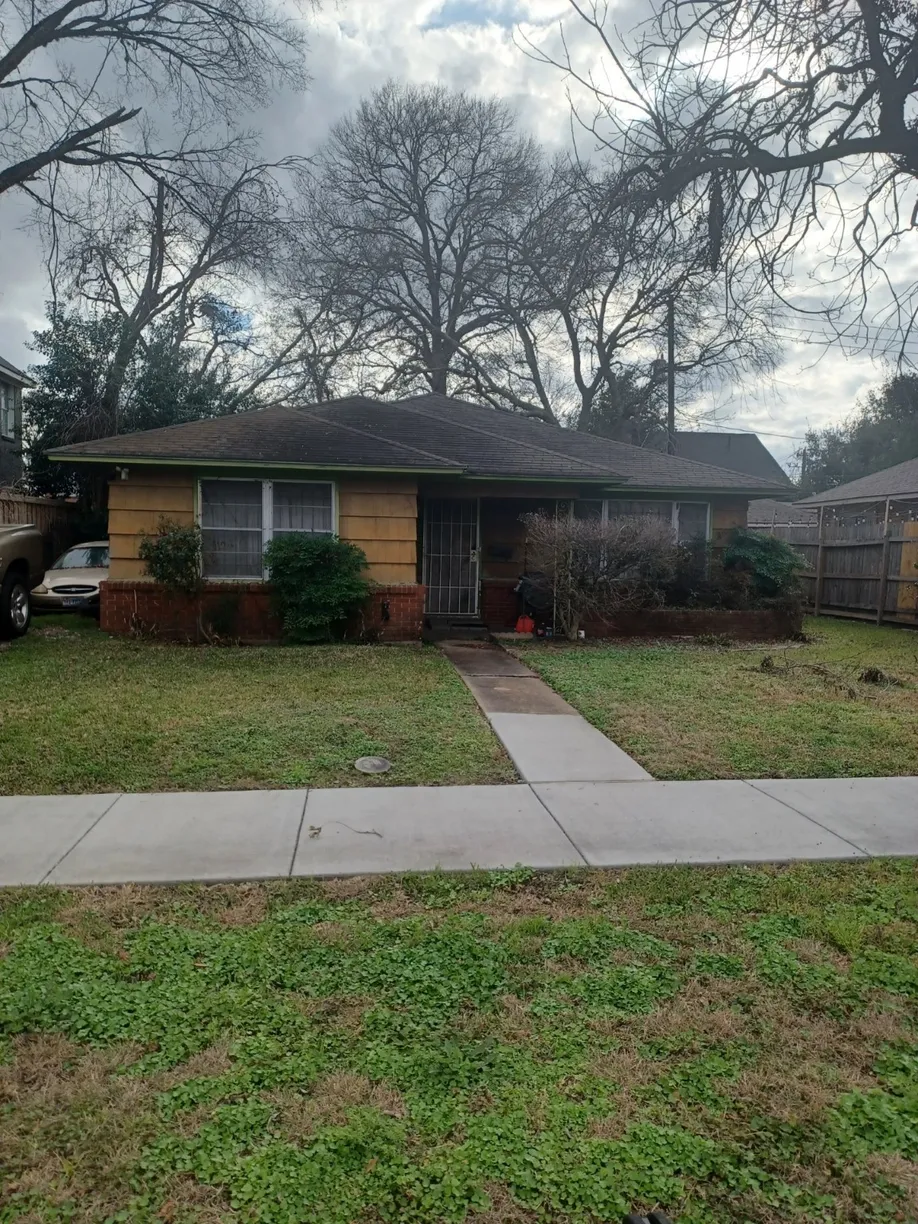 Houston Real Estate | View 3010 Wentworth Street | 2 Beds, 1 Bath