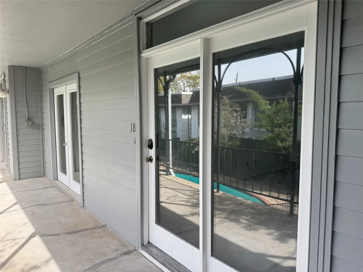 Houston Real Estate | View 3300 Yorktown Street, 18 | 1 Bed, 1 Bath