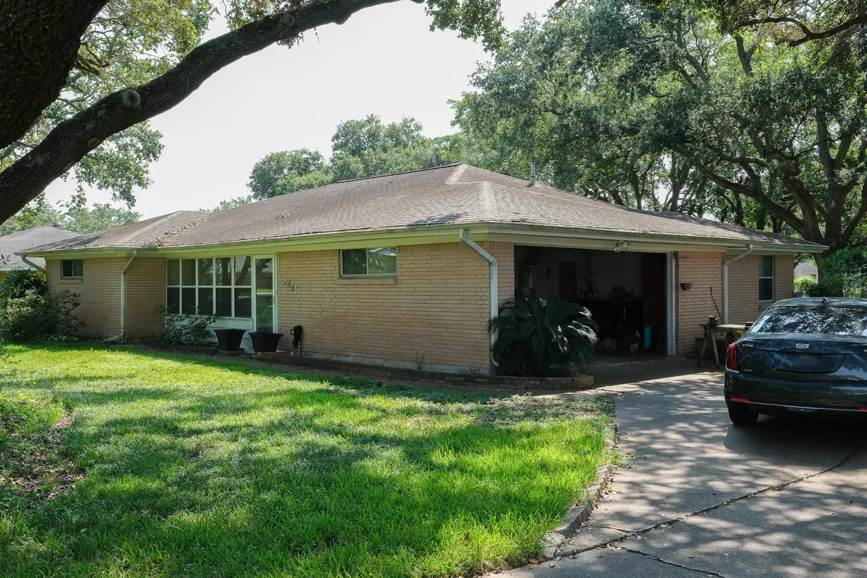 Houston Real Estate | View 3415 Shadycrest Drive | Listing