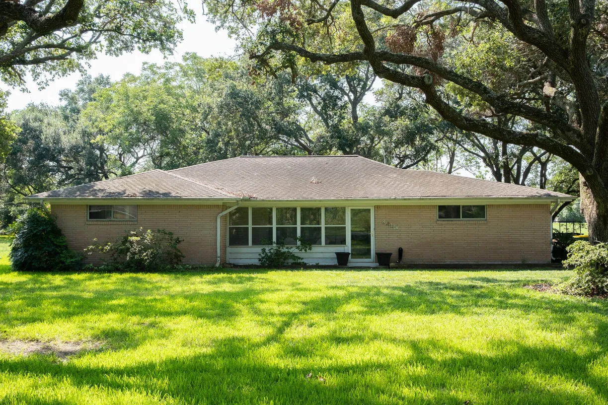Houston Real Estate | View 3415 Shadycrest Drive | 3 Beds, 2 Baths