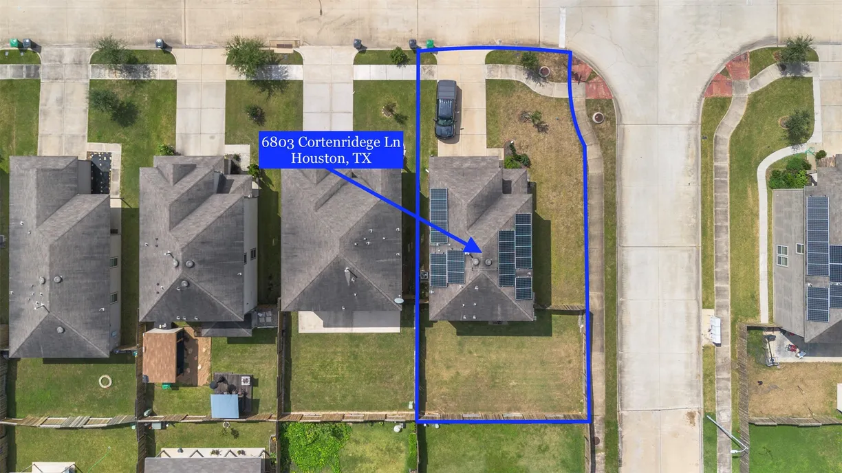 Houston Real Estate | View 6803 Cortenridge Lane | 3 Beds, 3 Baths
