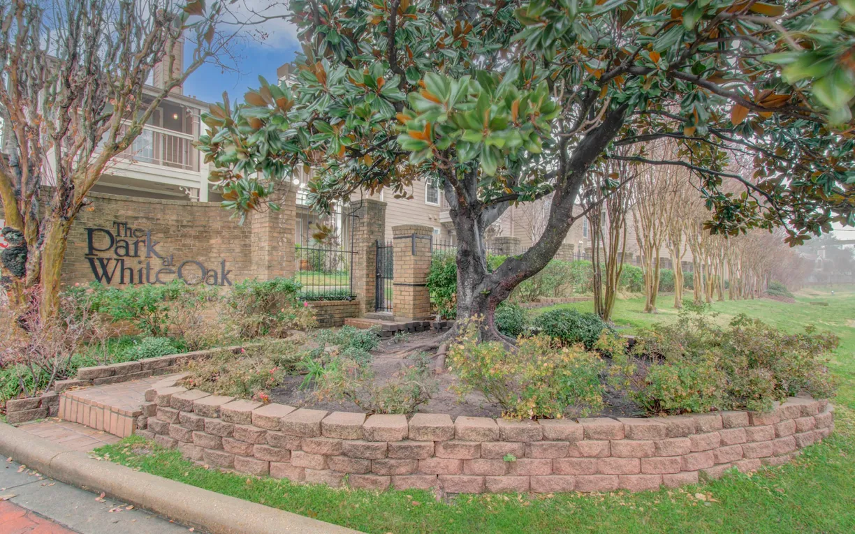 Houston Real Estate | View 1860 White Oak Drive, 338 | 2 Beds, 2 Baths