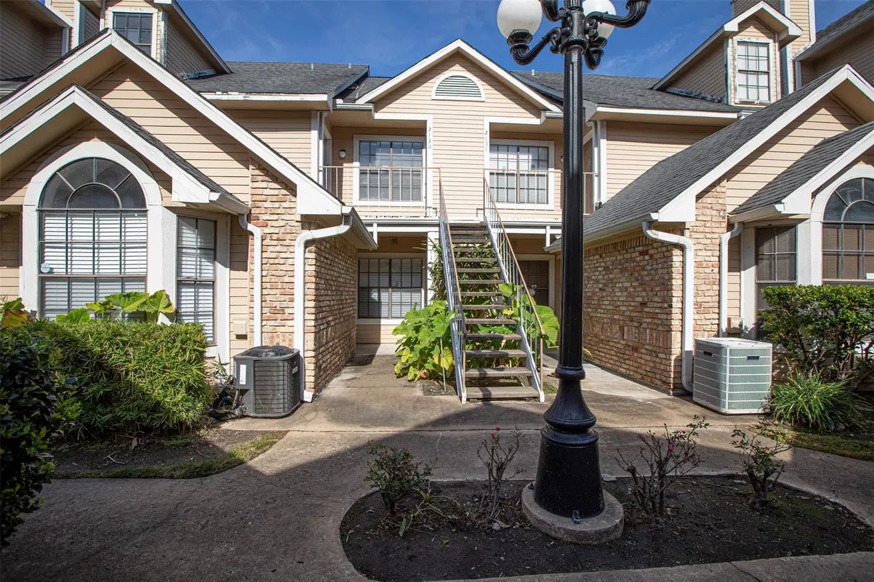 Houston Real Estate | View 2300 Old Spanish Trail, 2130 | 1 Bed, 1 Bath