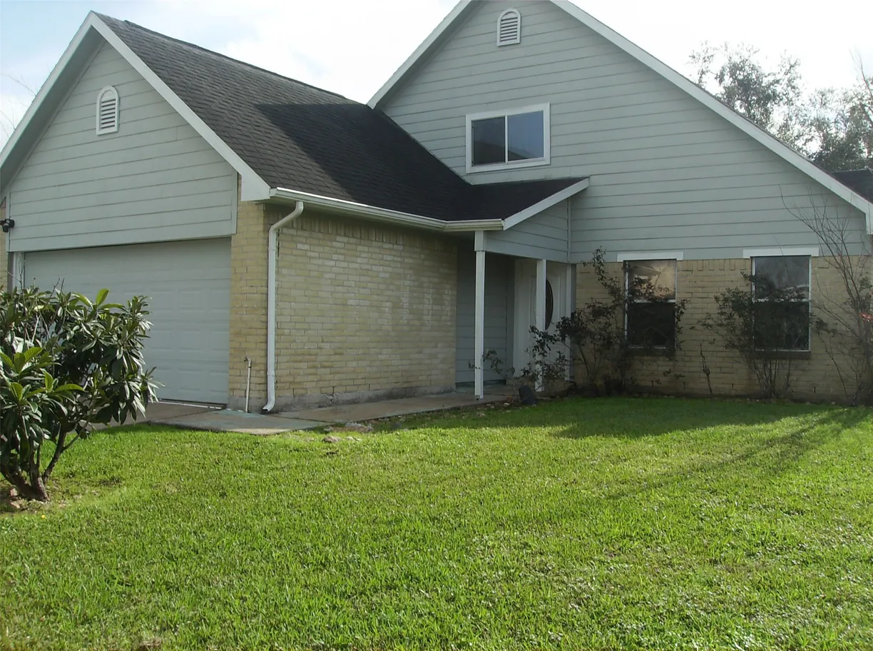 Houston Suburbs Real Estate | View 7523 Gulfbriar Place | 3 Beds, 2 Baths