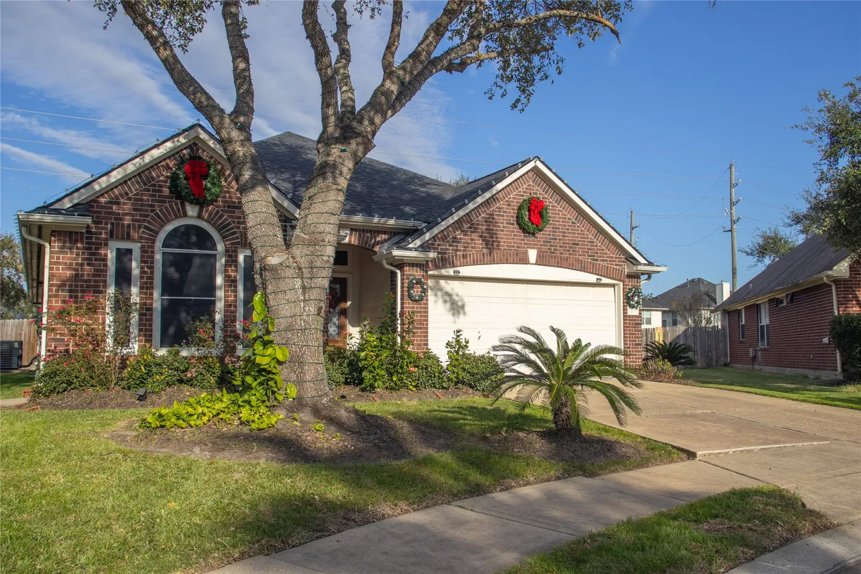 Houston Suburbs Real Estate | View 2206 Dawn Shadow Way | Listing