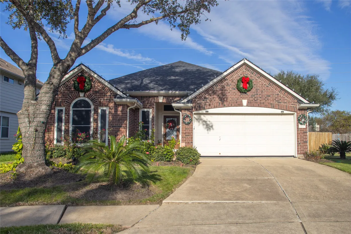 Houston Suburbs Real Estate | View 2206 Dawn Shadow Way | 4 Beds, 2 Baths