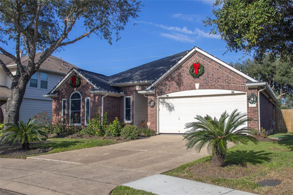 Houston Suburbs Real Estate | View 2206 Dawn Shadow Way | Listing