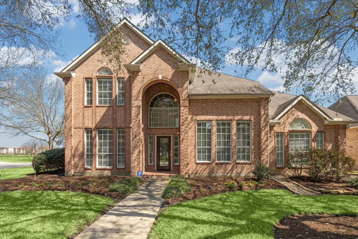 The Woodlands Real Estate | View 20354 Long Cypress Drive | 4 Beds, 3 Baths