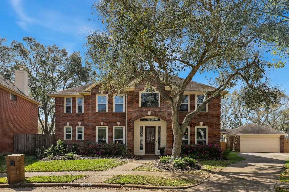 Houston Real Estate | View 2633 De Four Trace | 5 Beds, 3 Baths