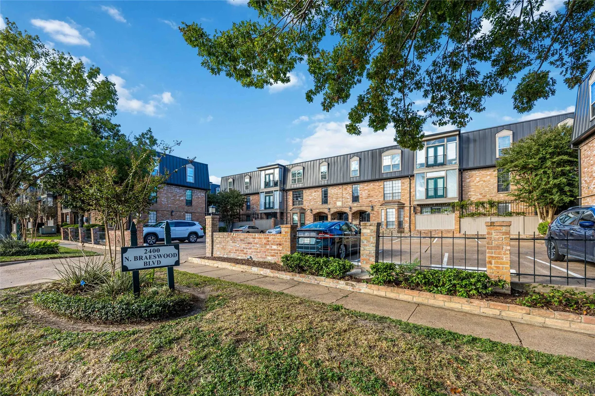 Houston Real Estate | View 2400 N Braeswood Boulevard, 227 | 2 Beds, 2 Baths