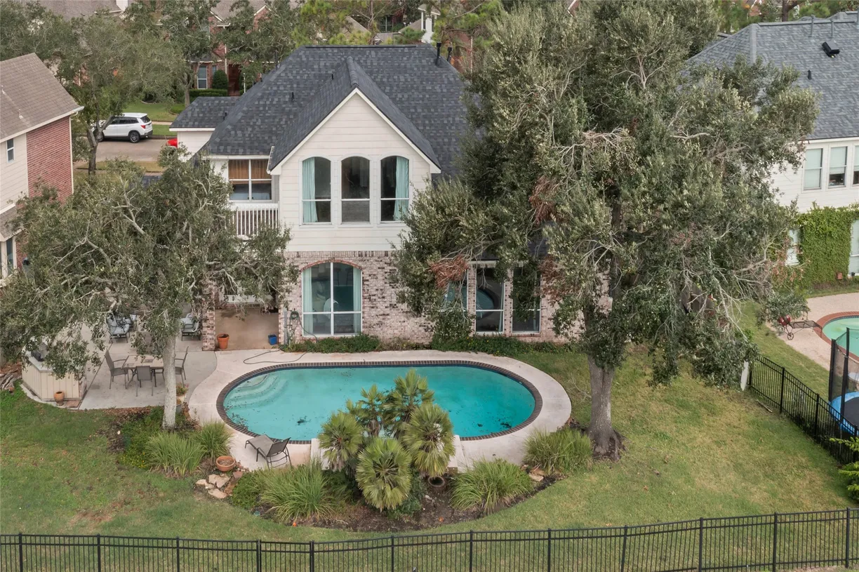 Houston Real Estate | View 2726 Newbury Court | 5 Beds, 4 Baths