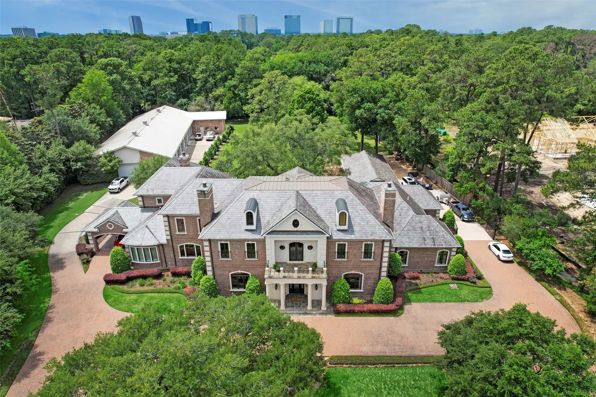 Houston Real Estate | View 15 E Rivercrest Drive | 5 Beds, 5 Baths