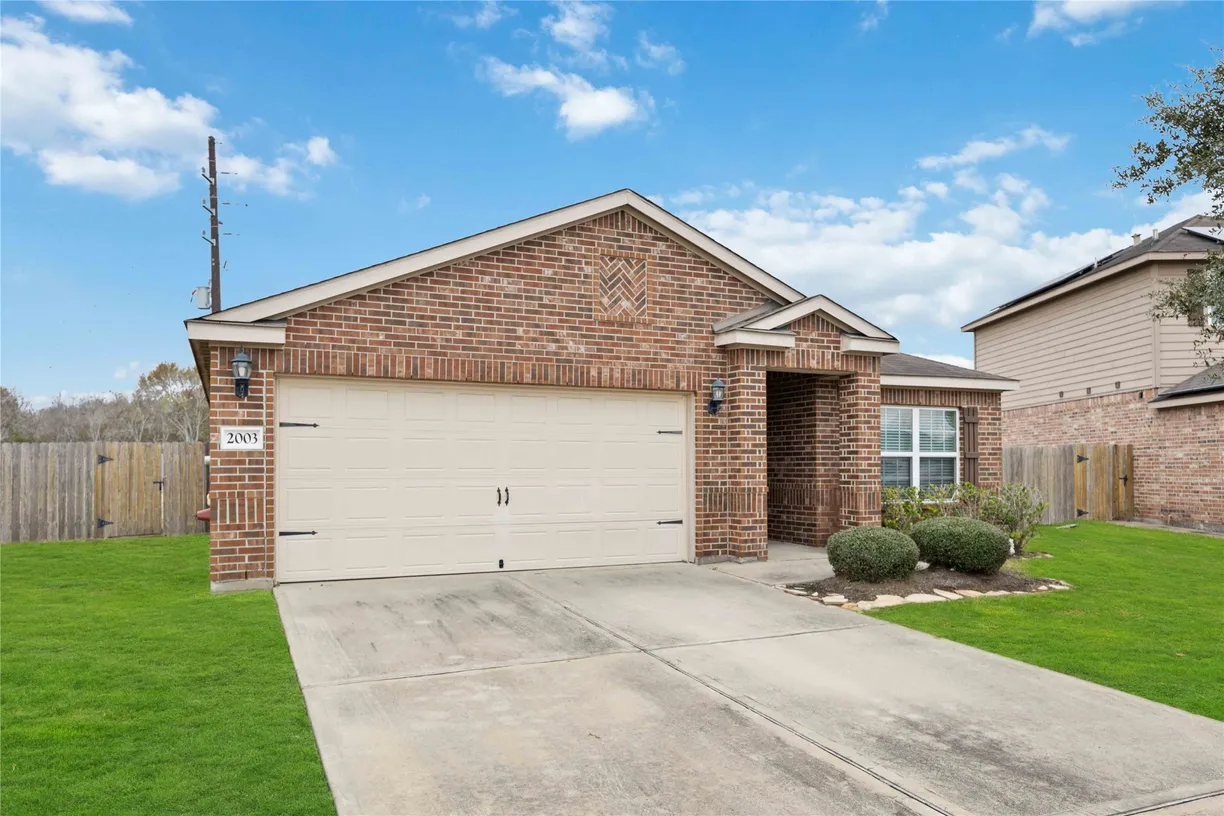 Houston Real Estate | View 2003 Heath Ridge Lane | Listing